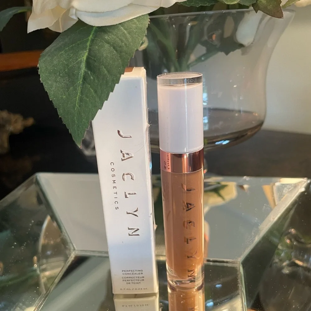 ✨🆕✨Jaclyn Cosmetics Perfecting Concealer NIB .23 oz